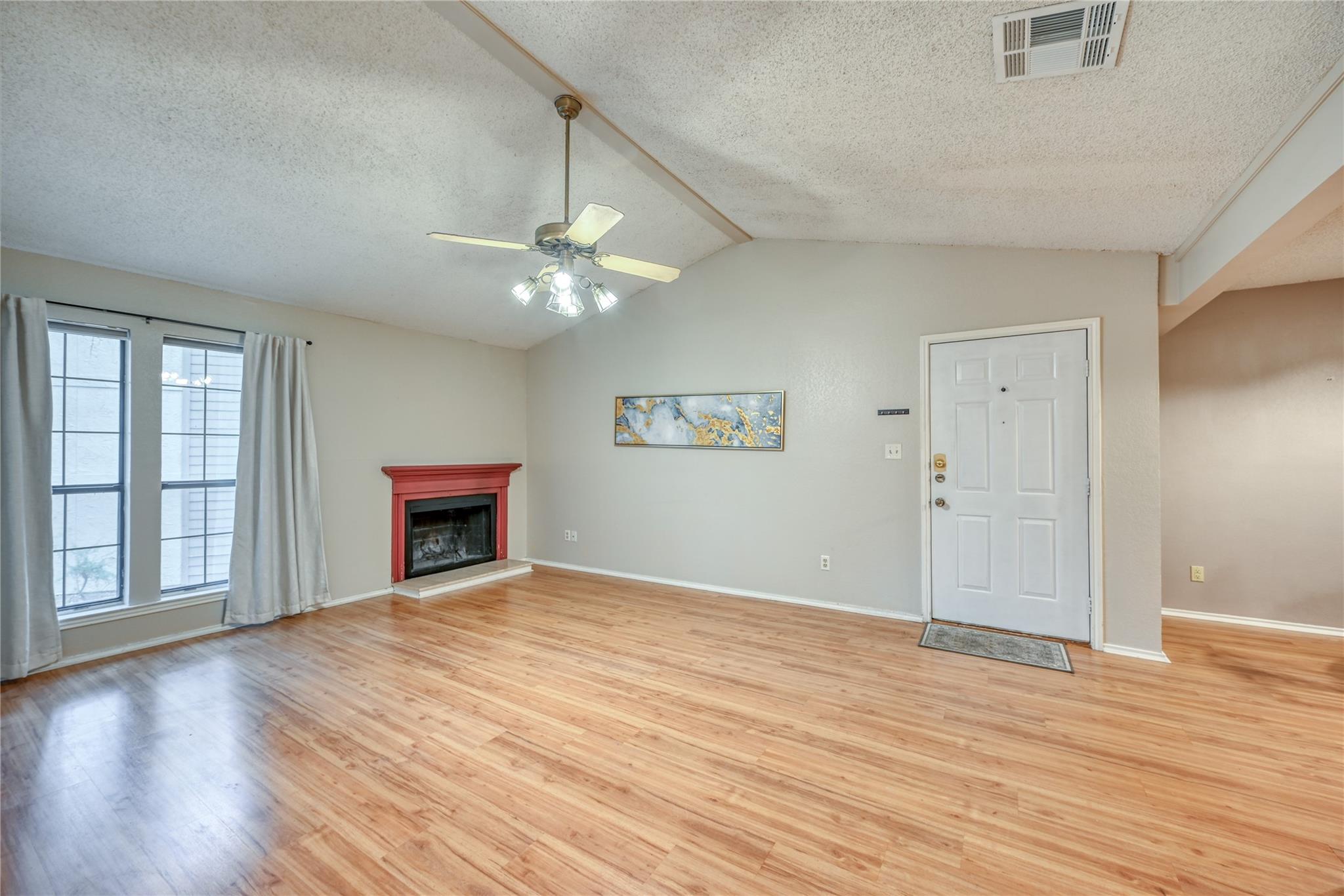 1202 Thorpe Ln #616 Property Photo 4