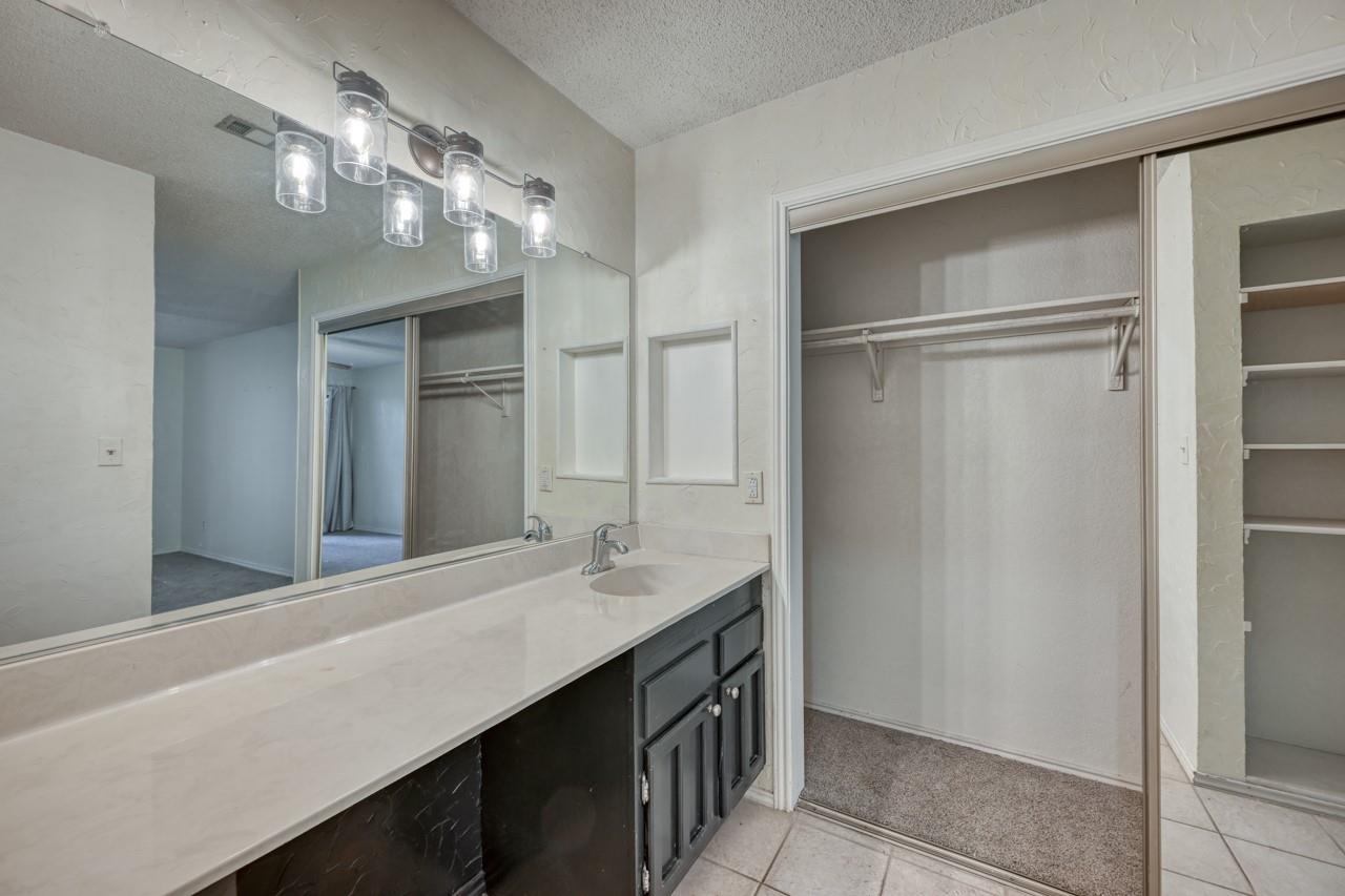 1202 Thorpe Ln #616 Property Photo 15