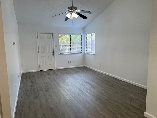 1428 W Braker Ln #a Property Photo 4