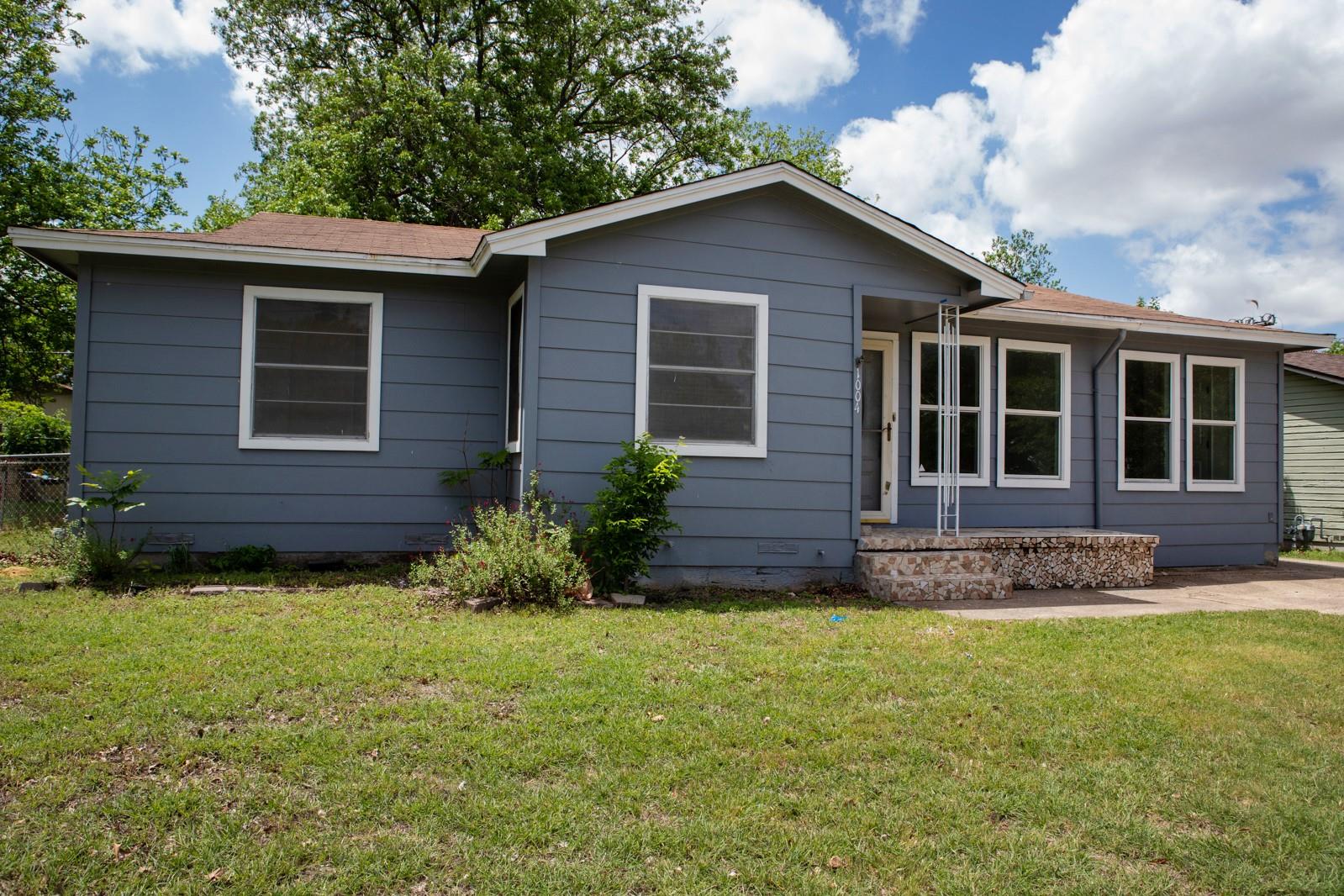 1004 Estes Dr Property Photo