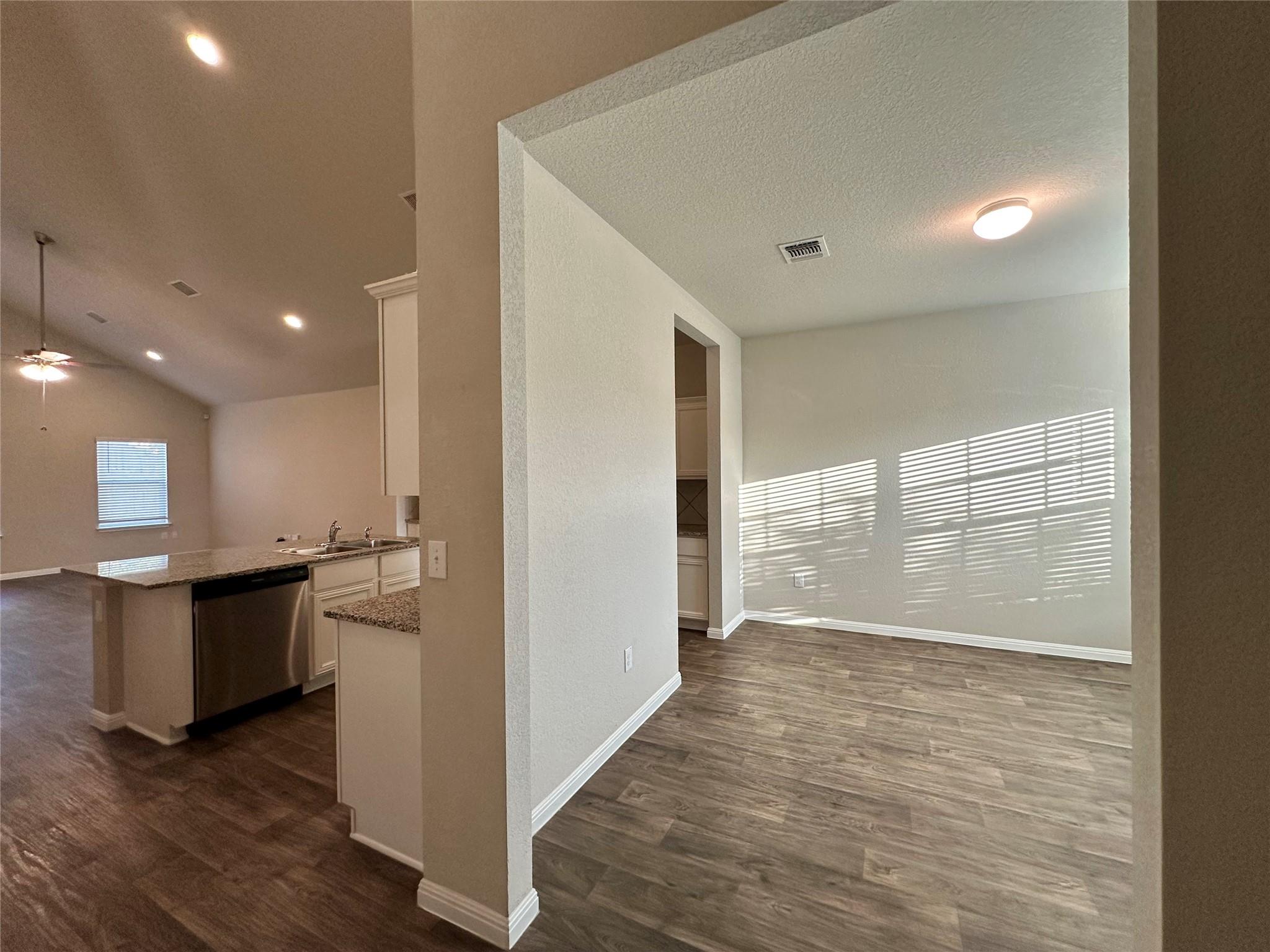 10701 Seguin Rd Property Photo 4