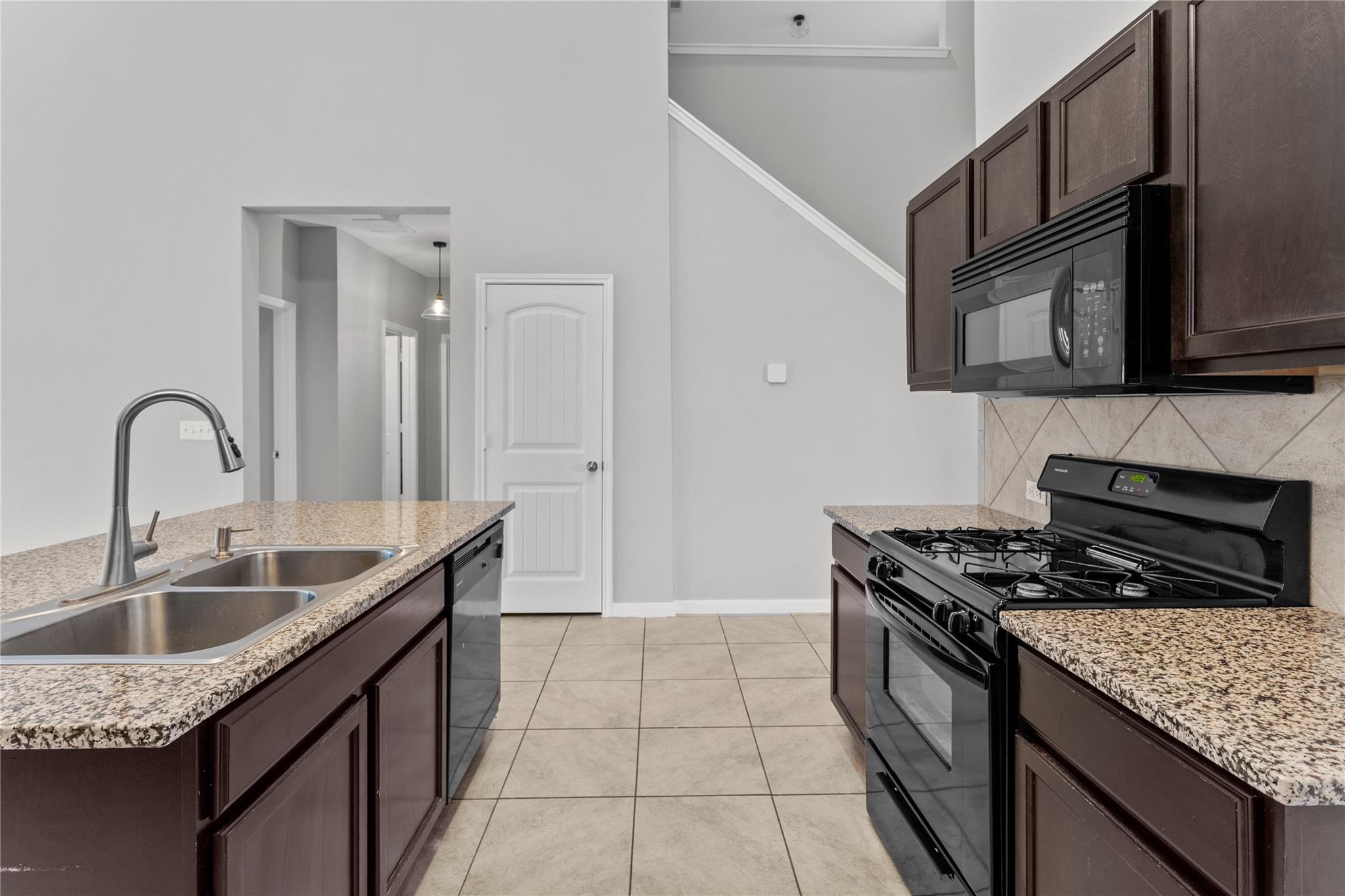 314 Dusky Thrush Dr Property Photo 12