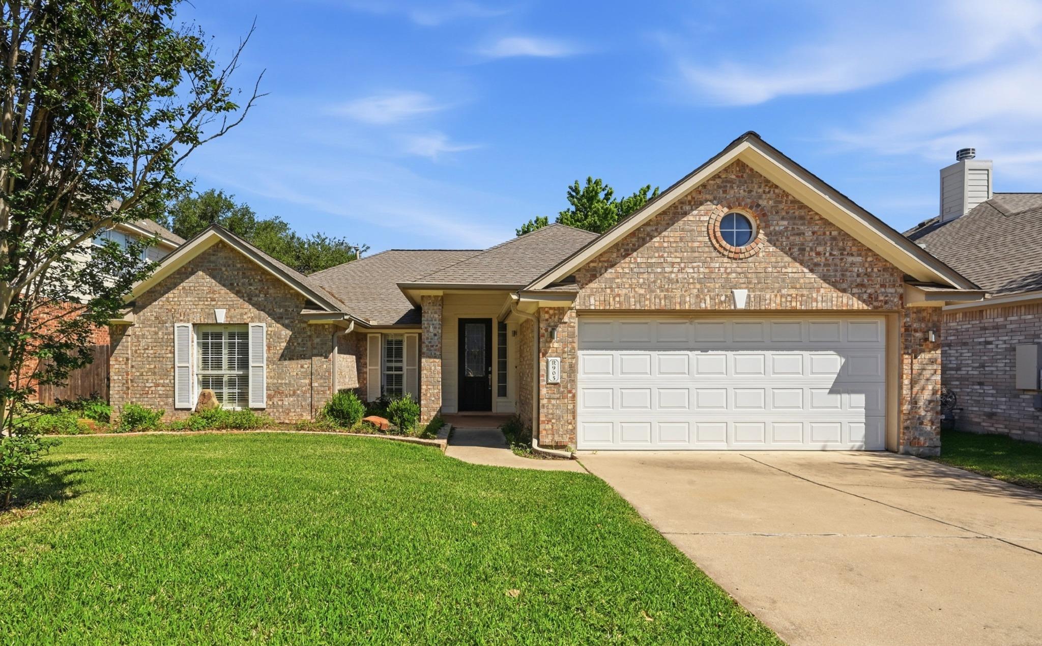 905 Hunters Creek Dr Property Photo 1