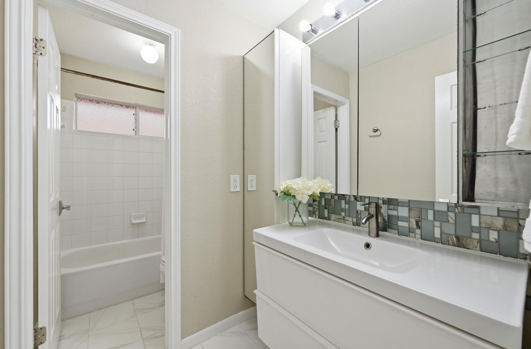 905 Hunters Creek Dr Property Photo 25