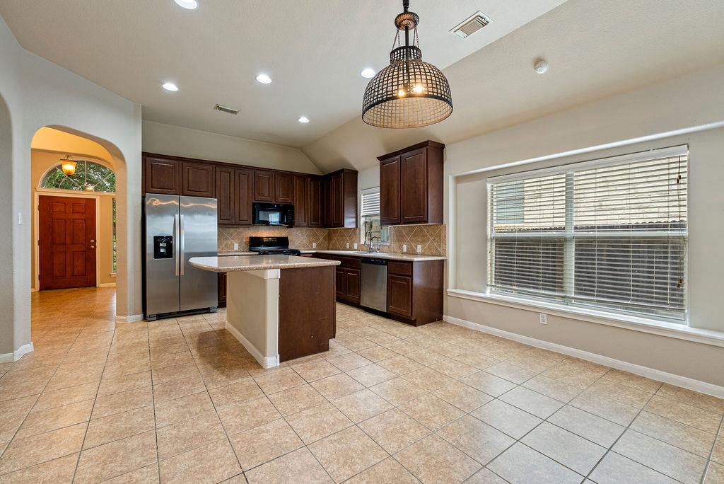 2217 Westfalian Trl Property Photo 4
