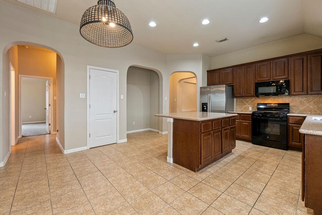 2217 Westfalian Trl Property Photo 5