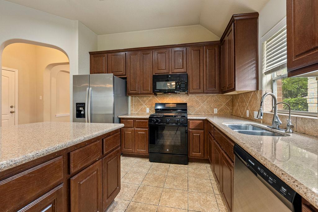 2217 Westfalian Trl Property Photo 6