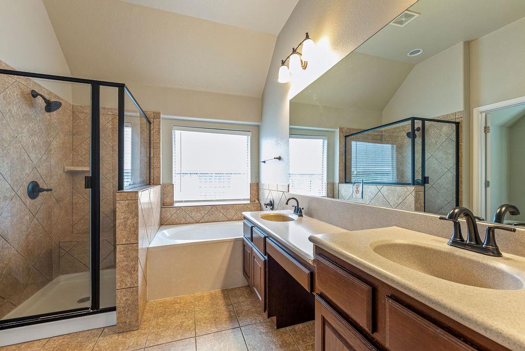 2217 Westfalian Trl Property Photo 16