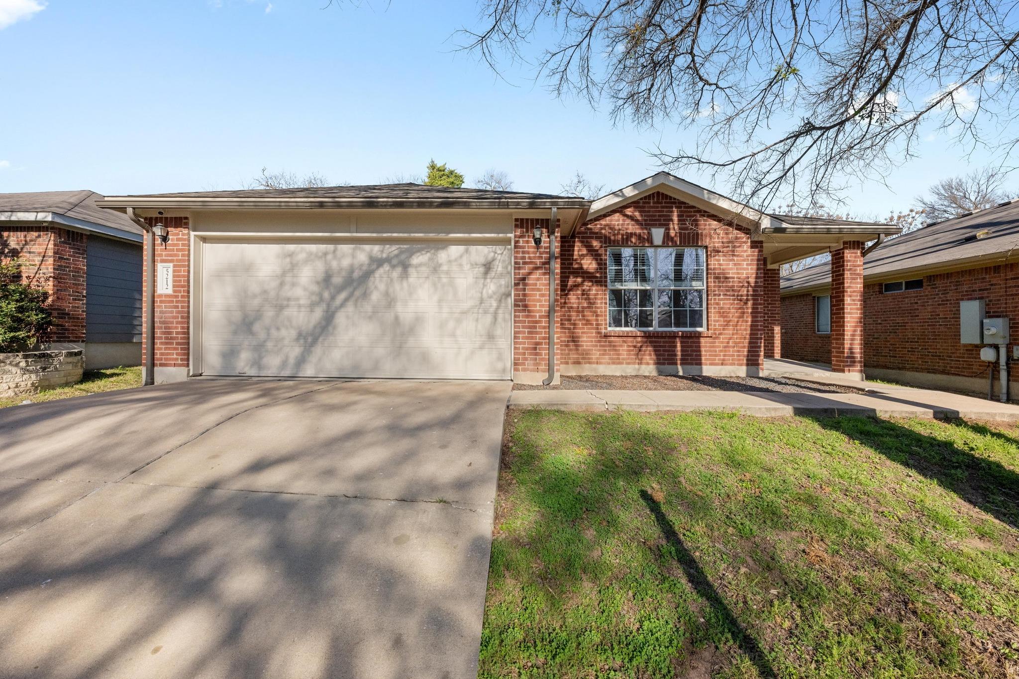 5212 English Glade Dr Property Photo