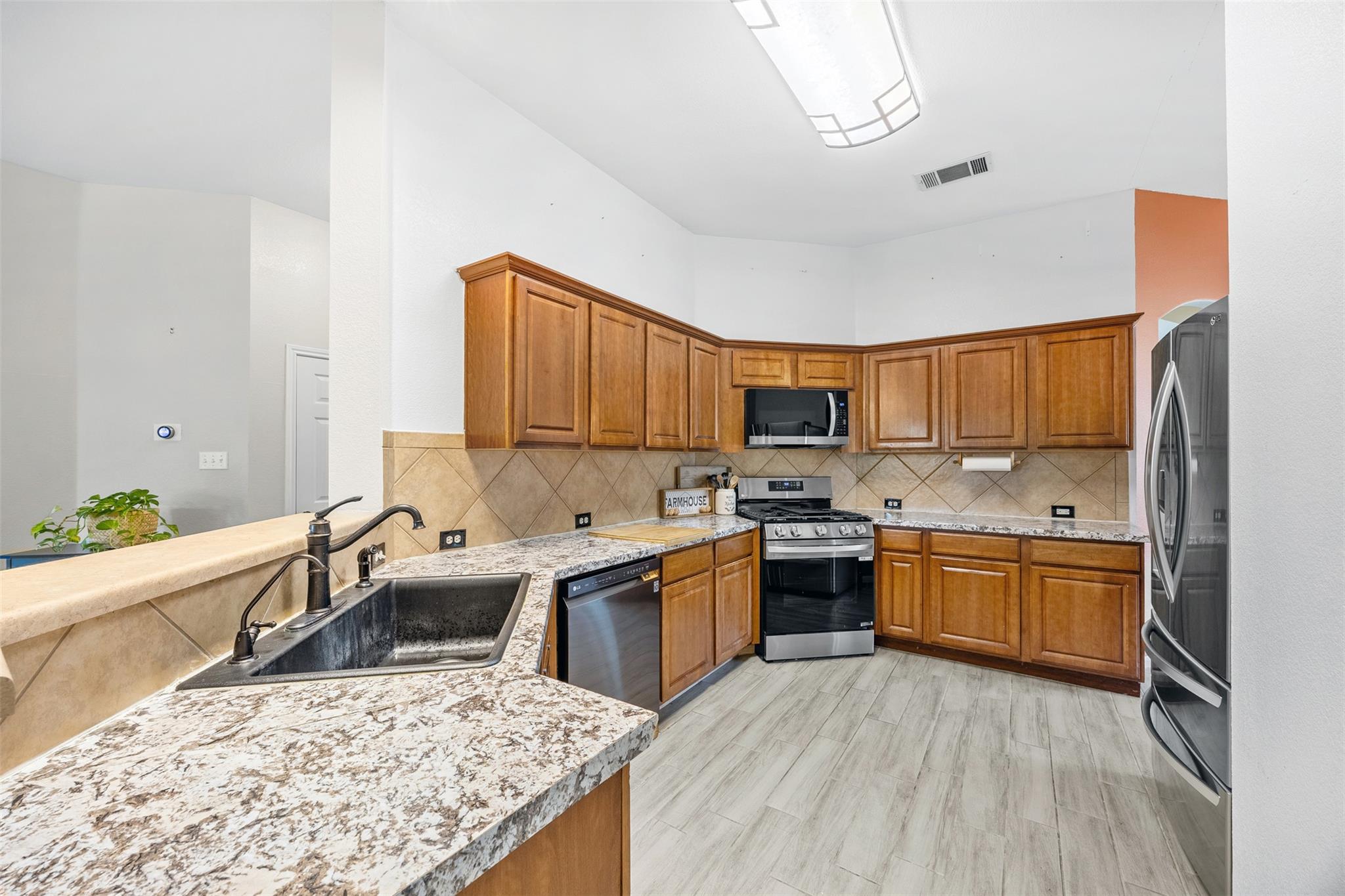 11204 Silo Valley Dr Property Photo 6