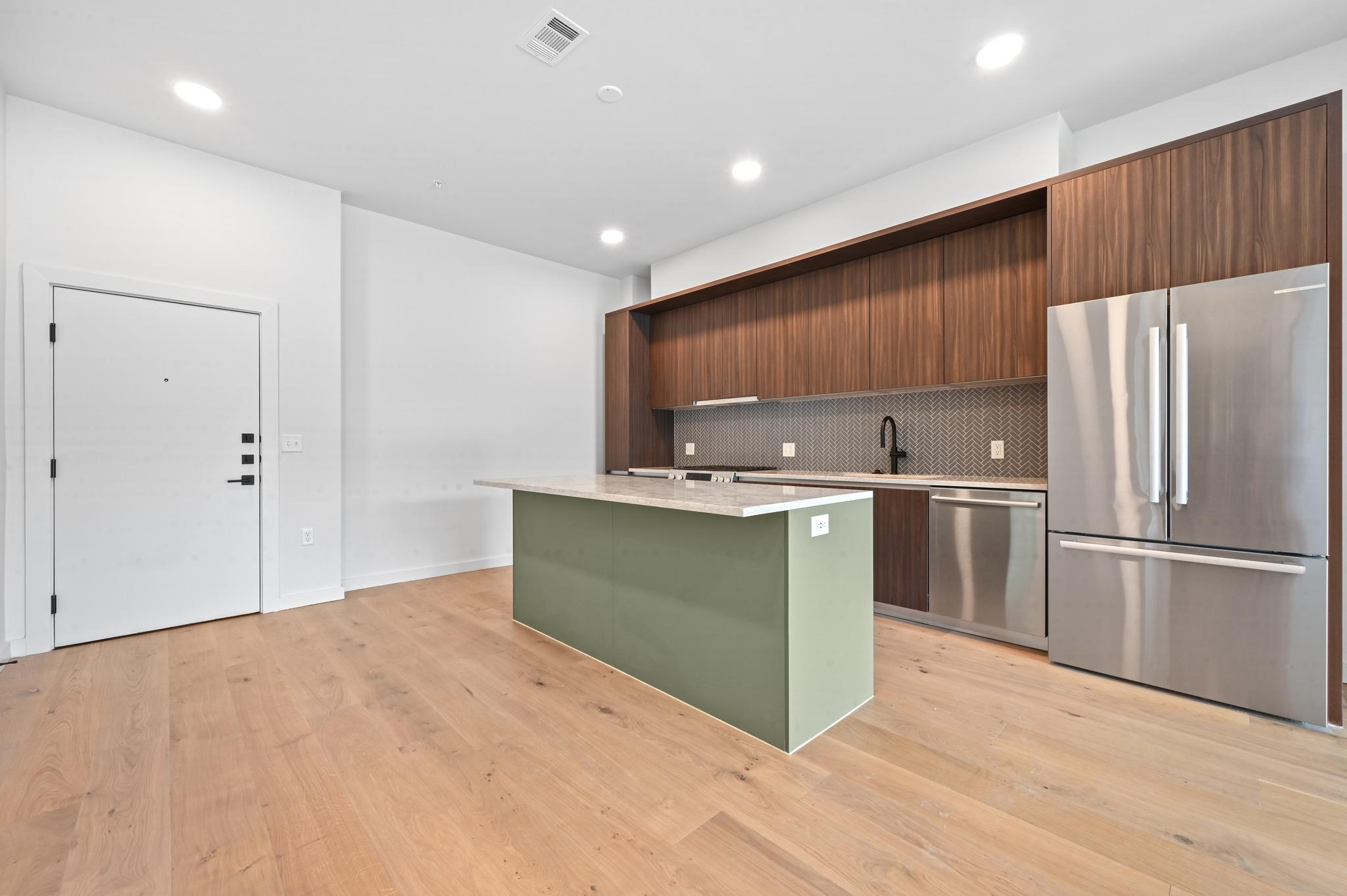 2209 S 1st St #121 Property Photo 4
