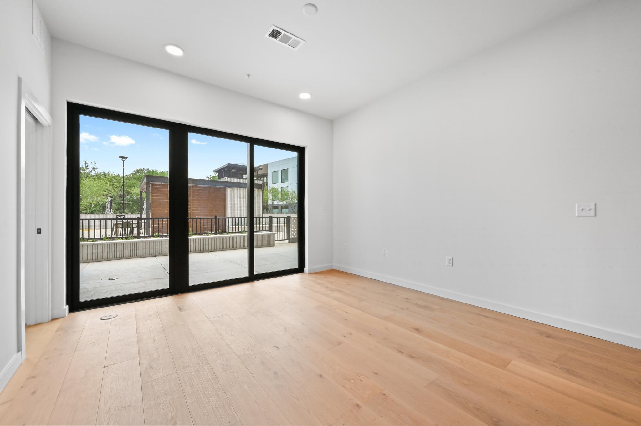 2209 S 1st St #121 Property Photo 10