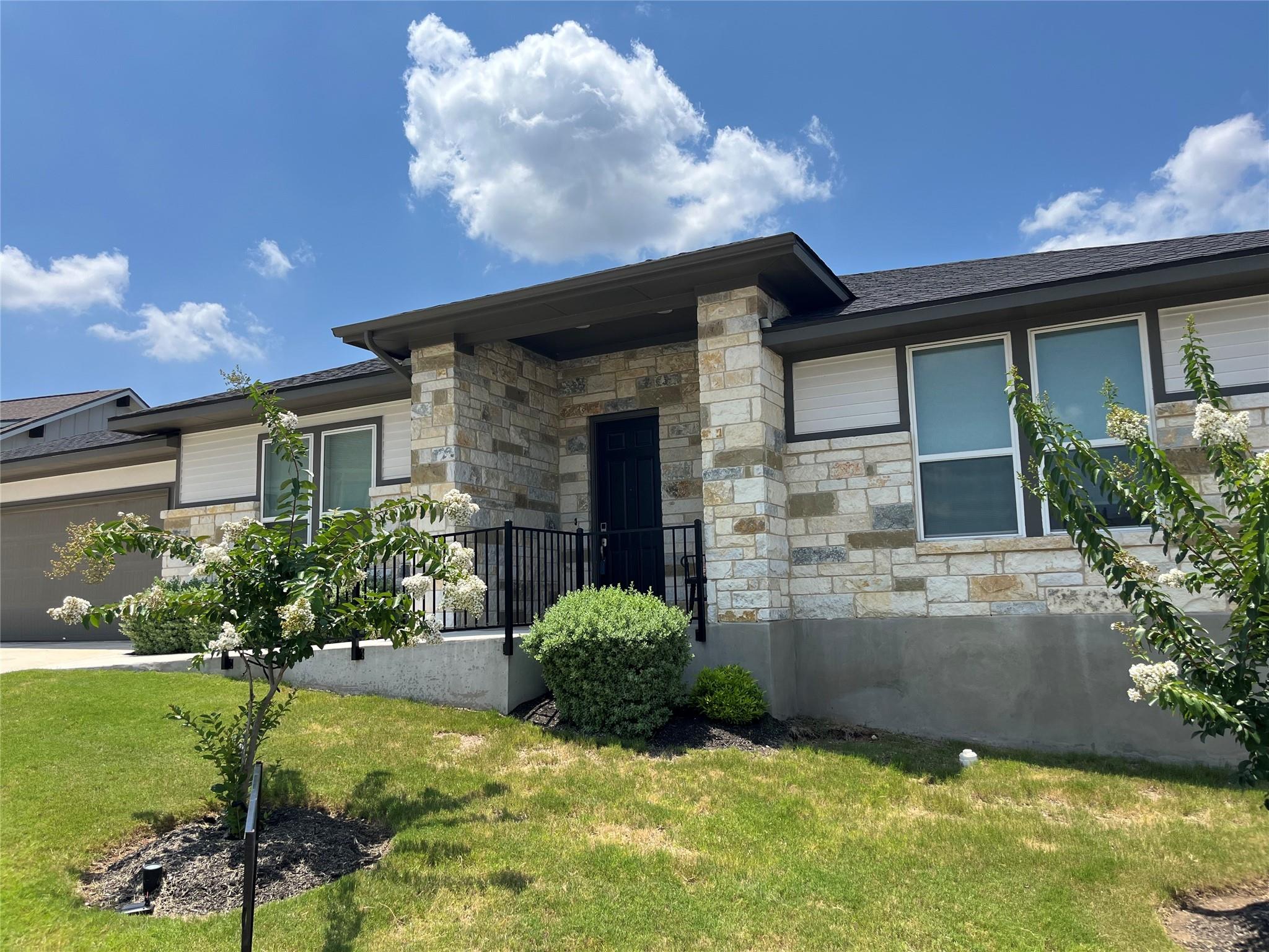 105 Ace Ln Property Photo 2
