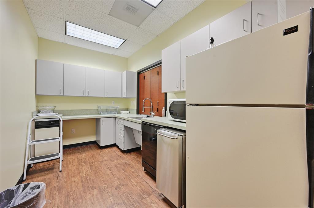 8001 Centre Park Dr #120 Property Photo 8