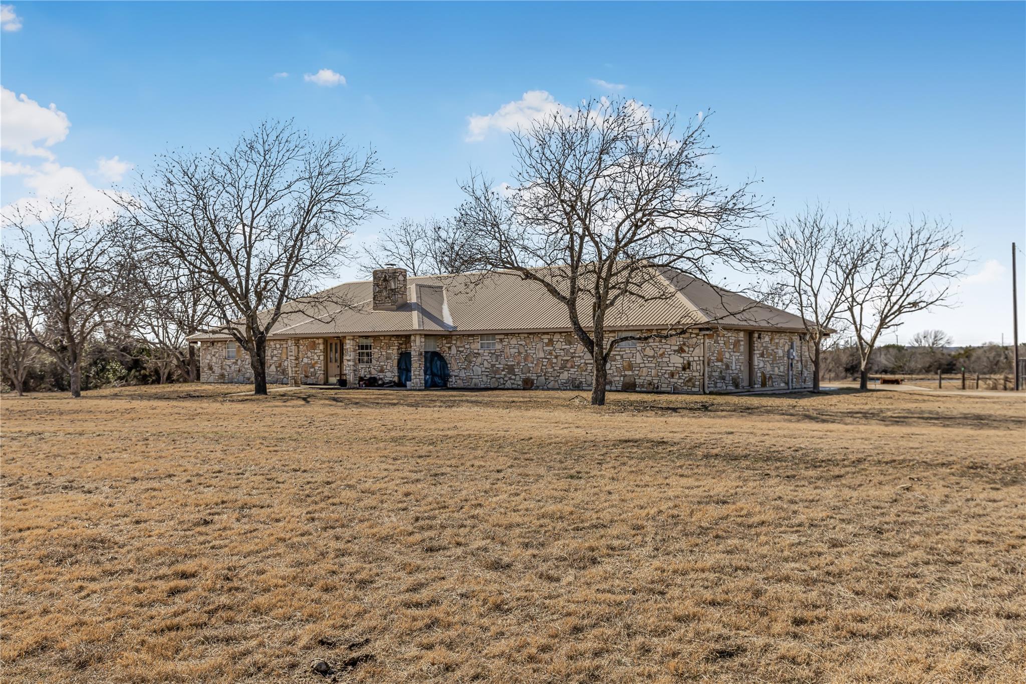 950 Stagecoach Rd Property Photo 4