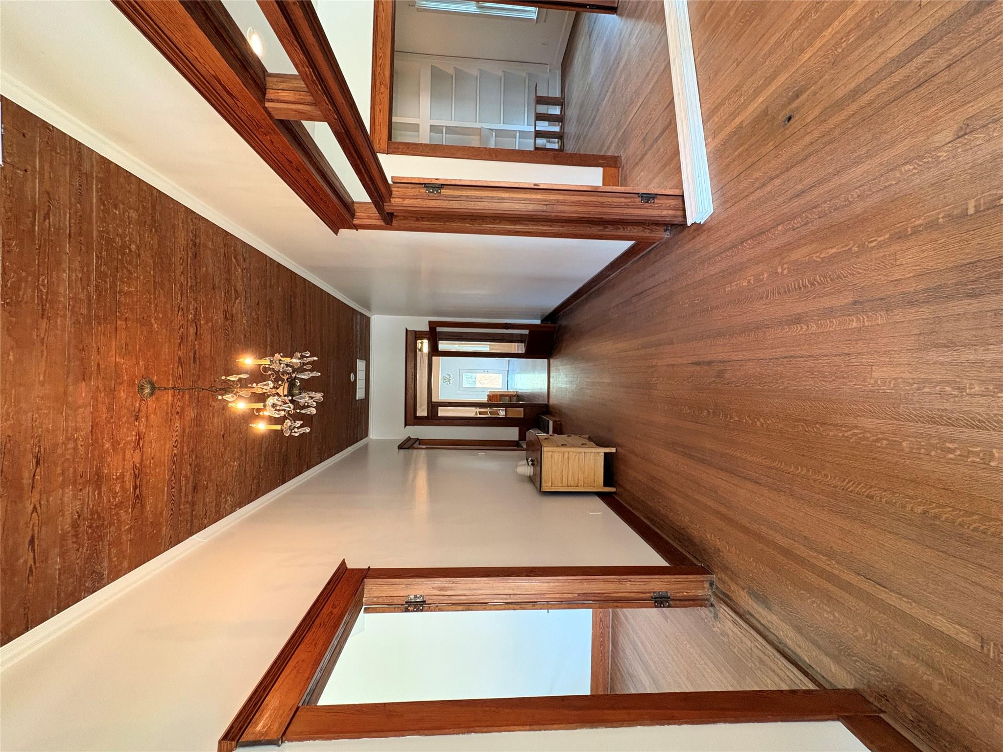 105 S Cedar St Property Photo 3
