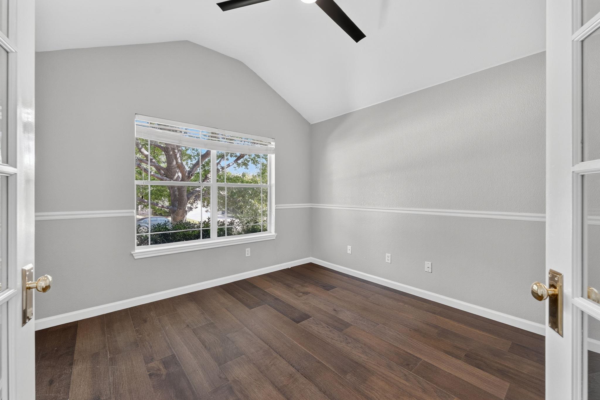 1004 Applerock None Property Photo 8