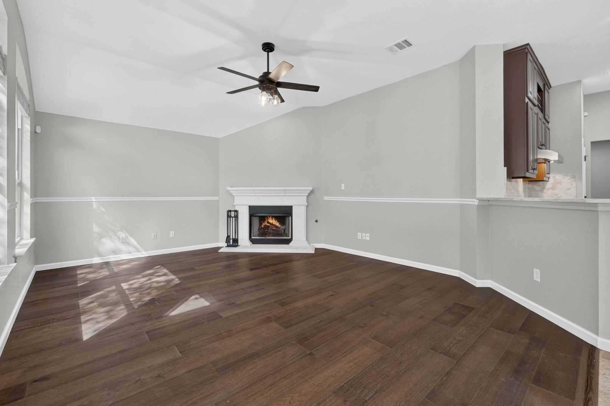 1004 Applerock None Property Photo 10