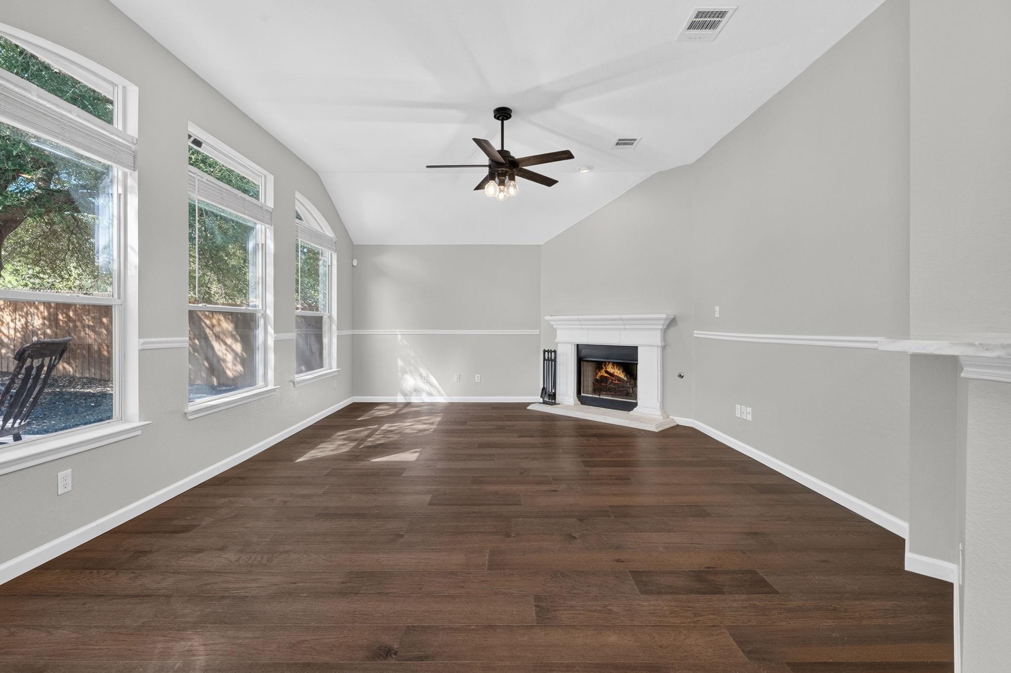 1004 Applerock None Property Photo 11