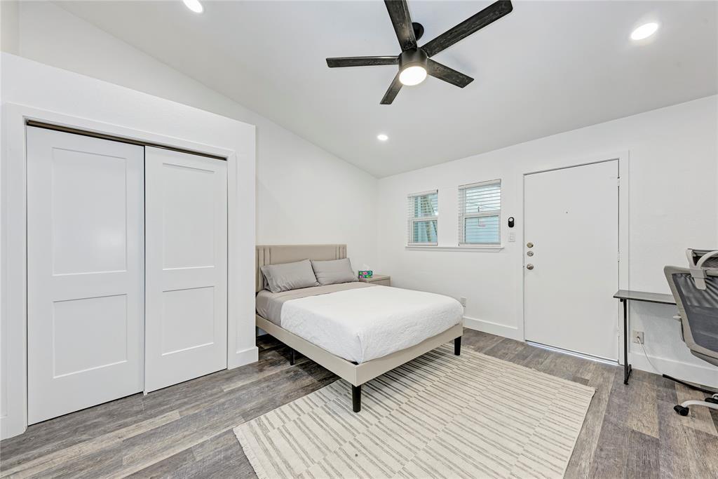 2302 Leon St #5 Property Photo 6
