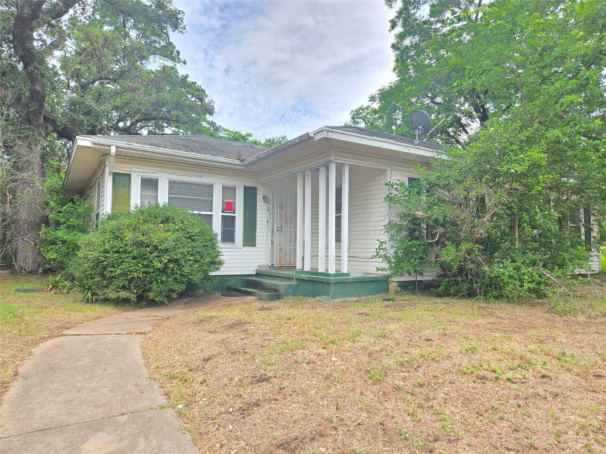 121 E Guadalupe St Property Photo 1
