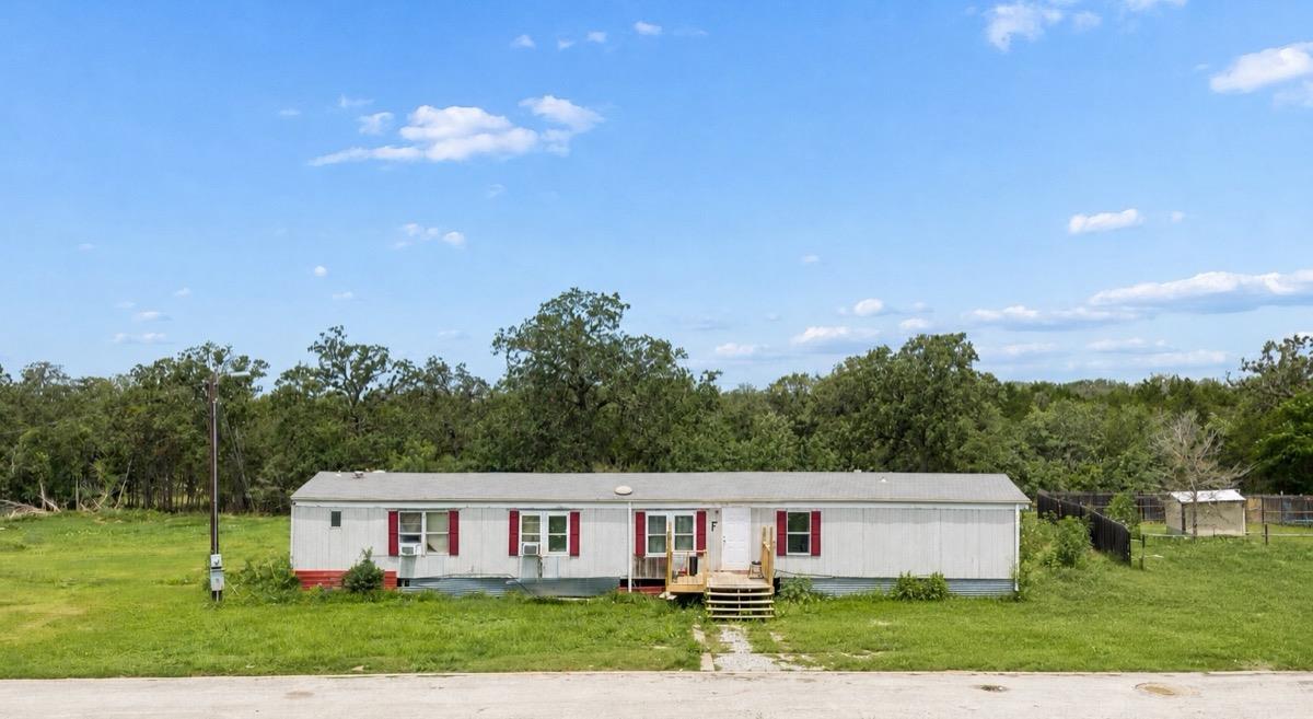 1360 71 Hwy W Property Photo 5