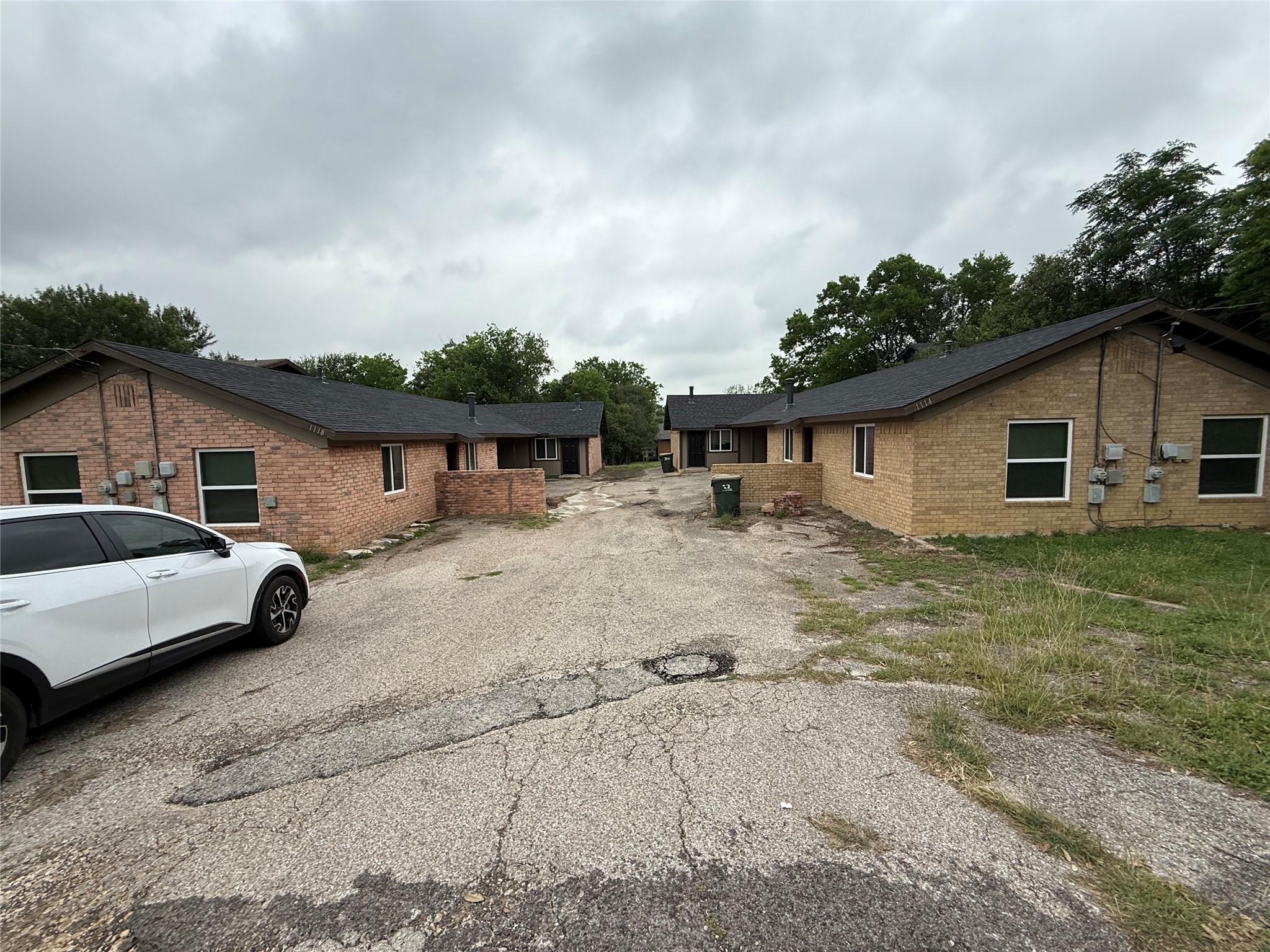 1118 Hazelton ST 16 Property Photo 1