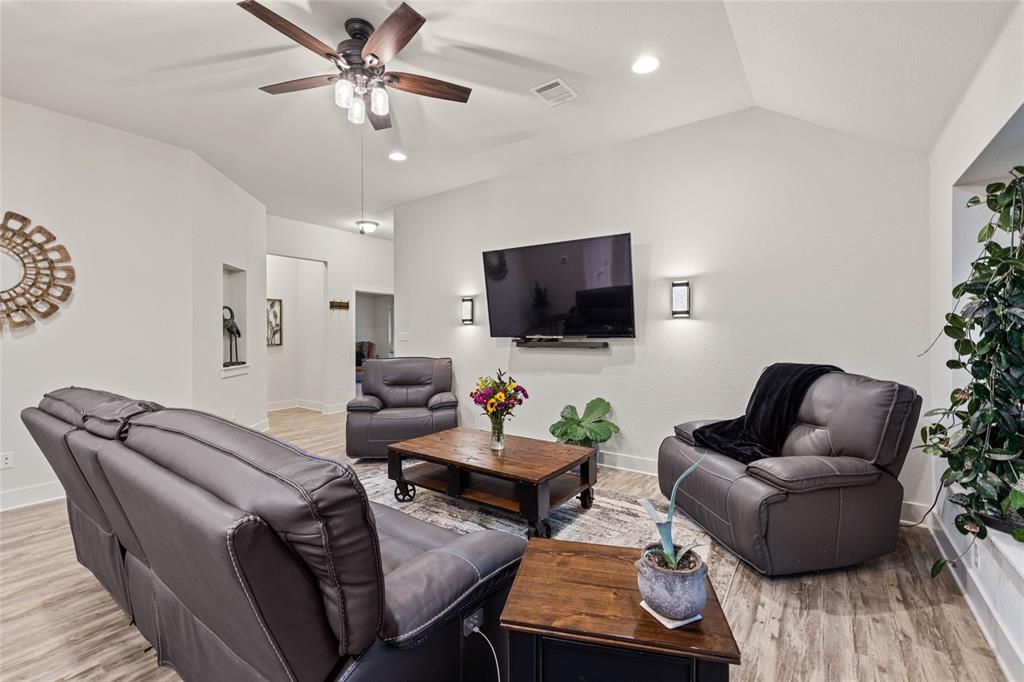 136 Mountain Sage Loop Property Photo 7