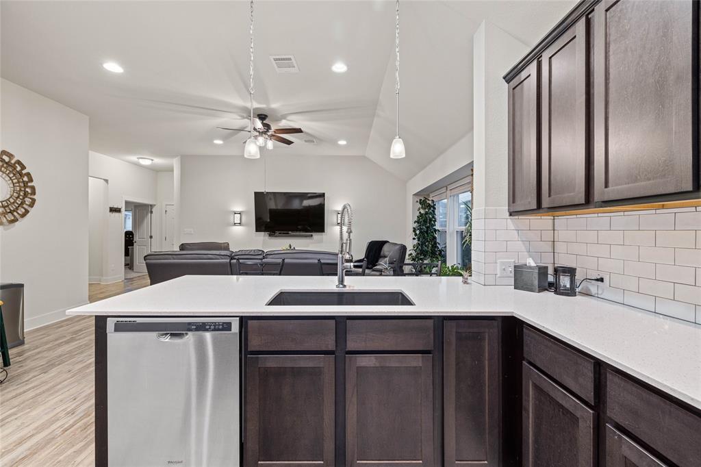 136 Mountain Sage Loop Property Photo 9