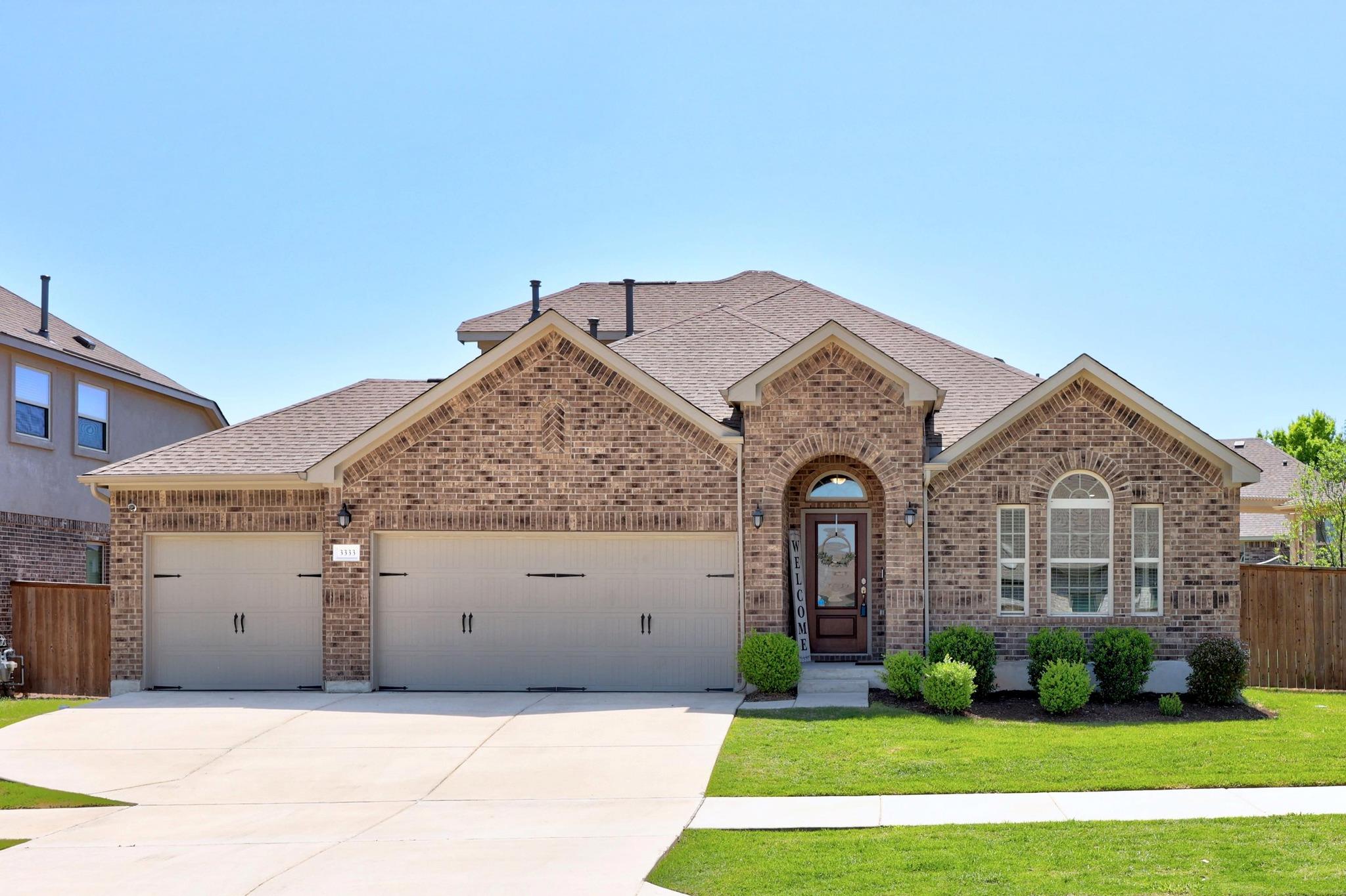 3333 Pauling Loop Property Photo