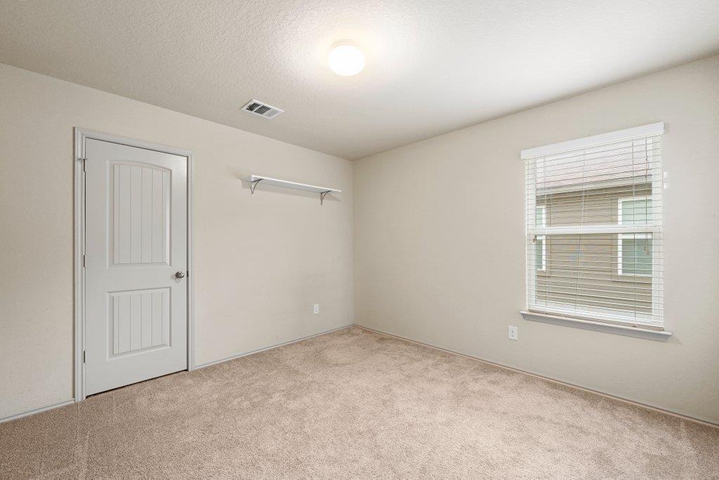 172 Lake Gln Property Photo 7