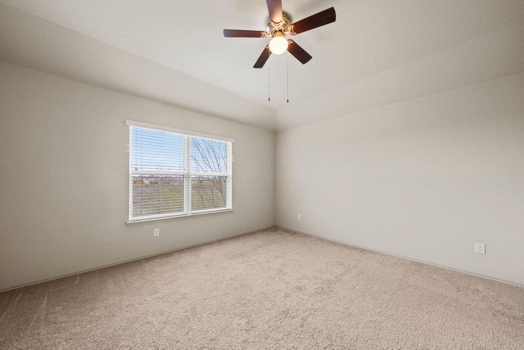 172 Lake Gln Property Photo 11