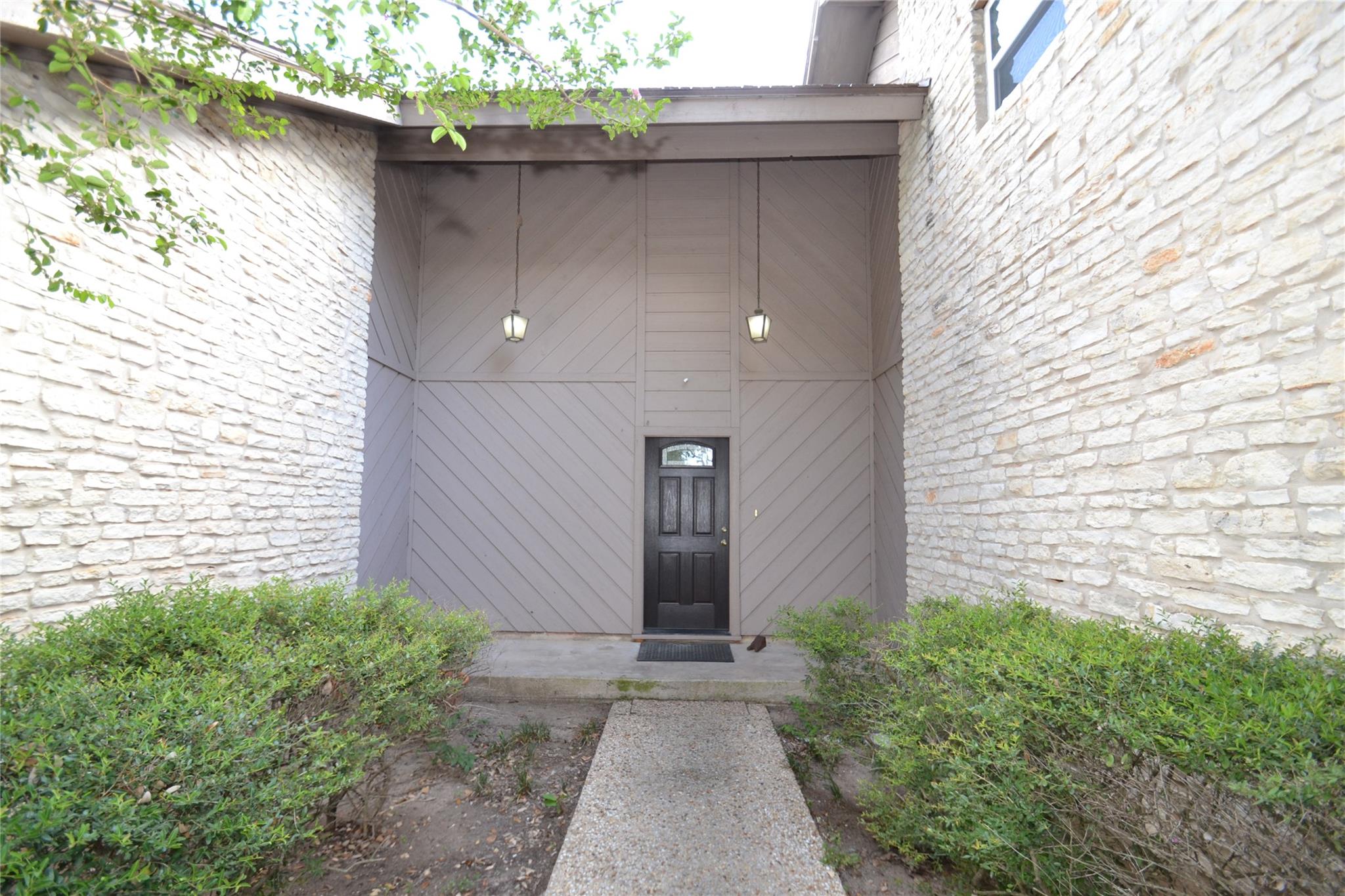 8833 Tallwood Dr Property Photo 2