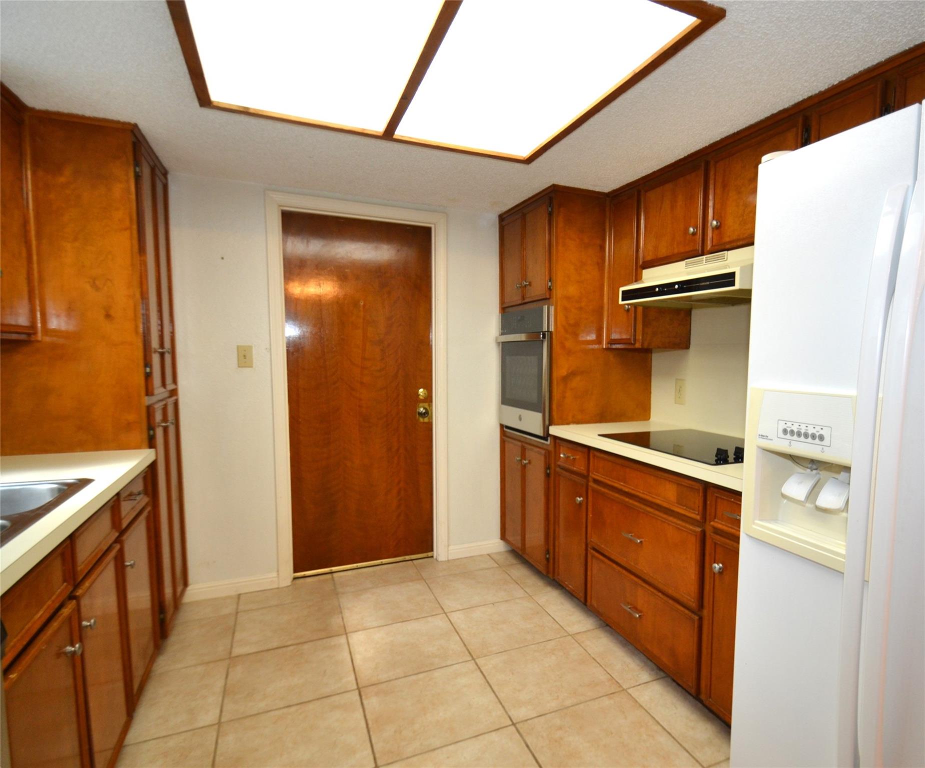 8833 Tallwood Dr Property Photo 8
