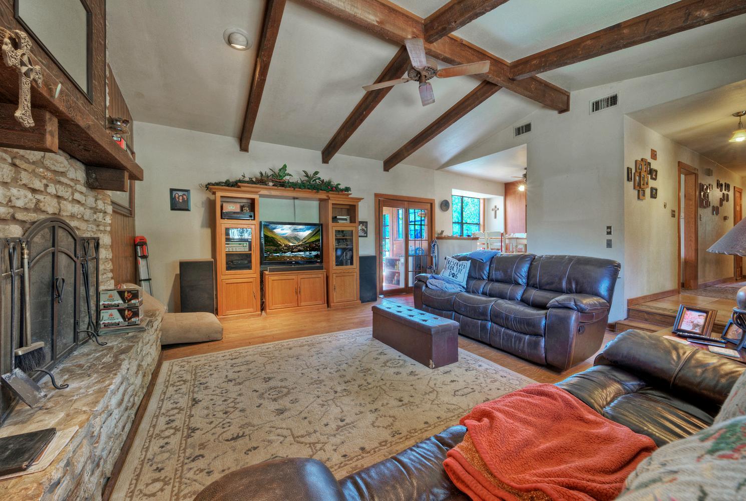 2300 Robin Rd Property Photo 8