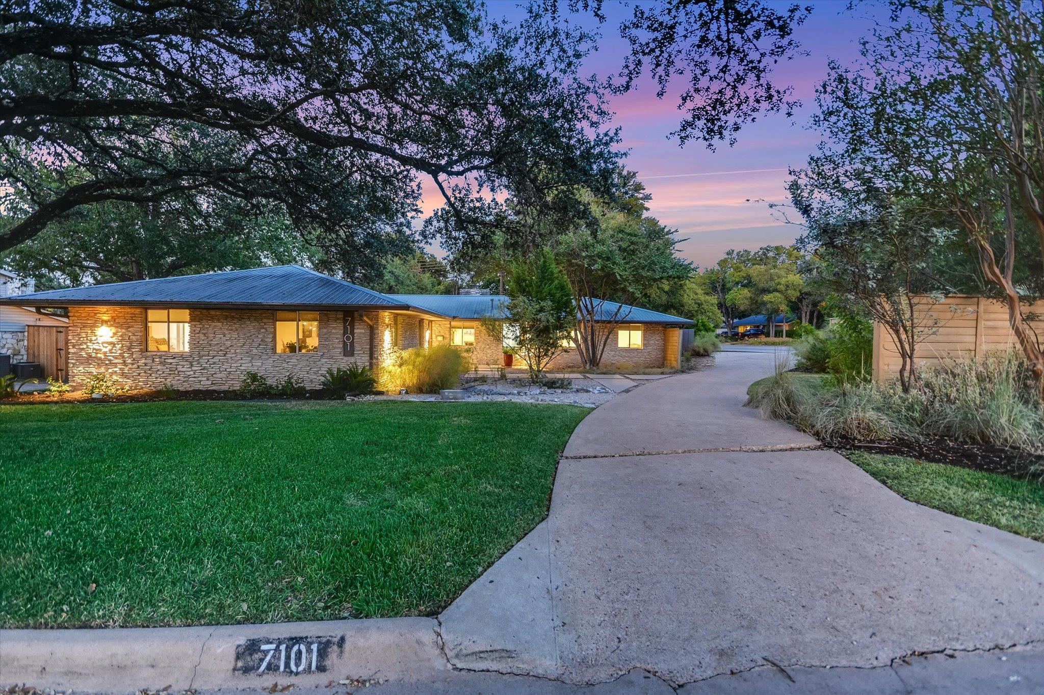 7101 Sungate Dr Property Photo 1