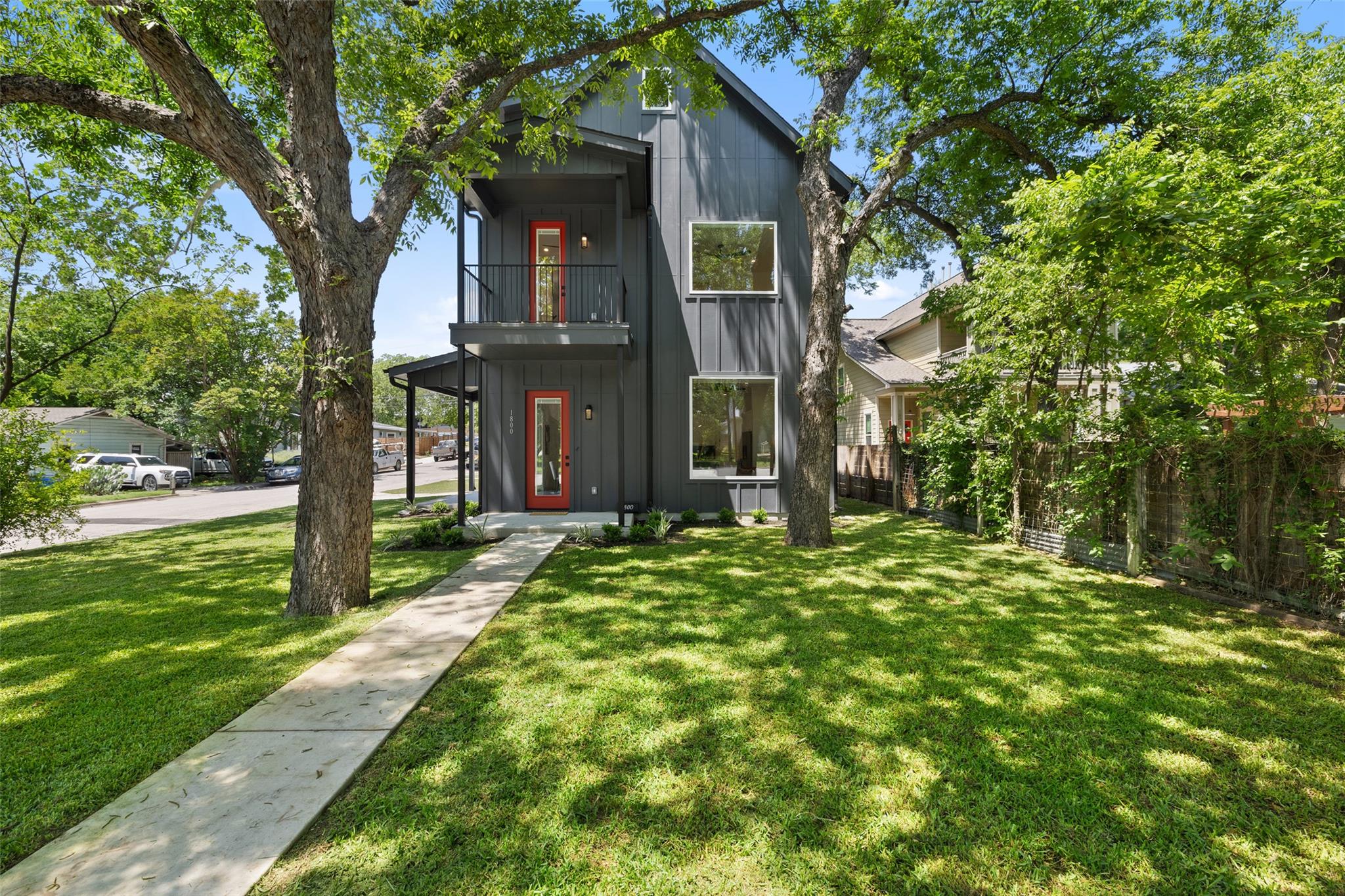 1800 Singleton Ave Property Photo 1