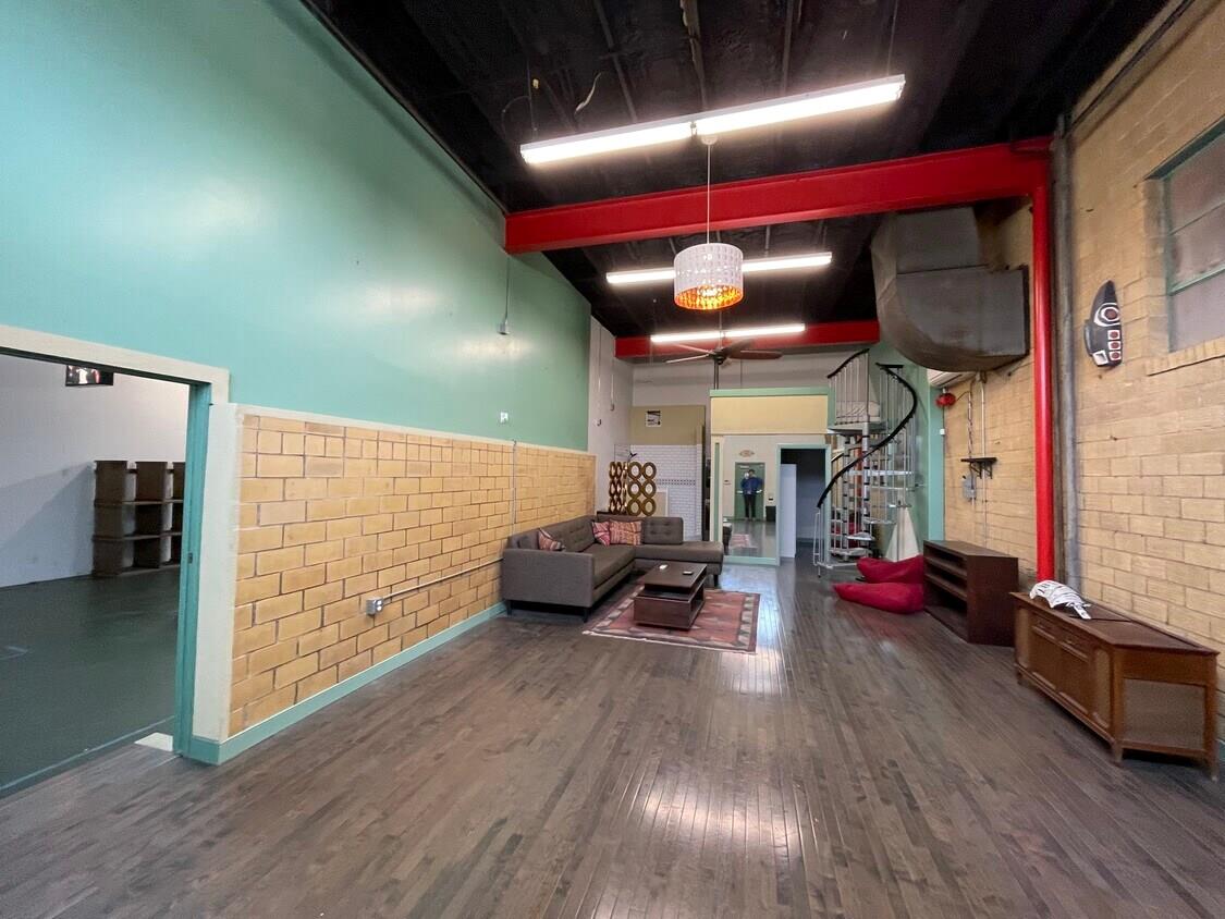 305 Washburn St Property Photo 2