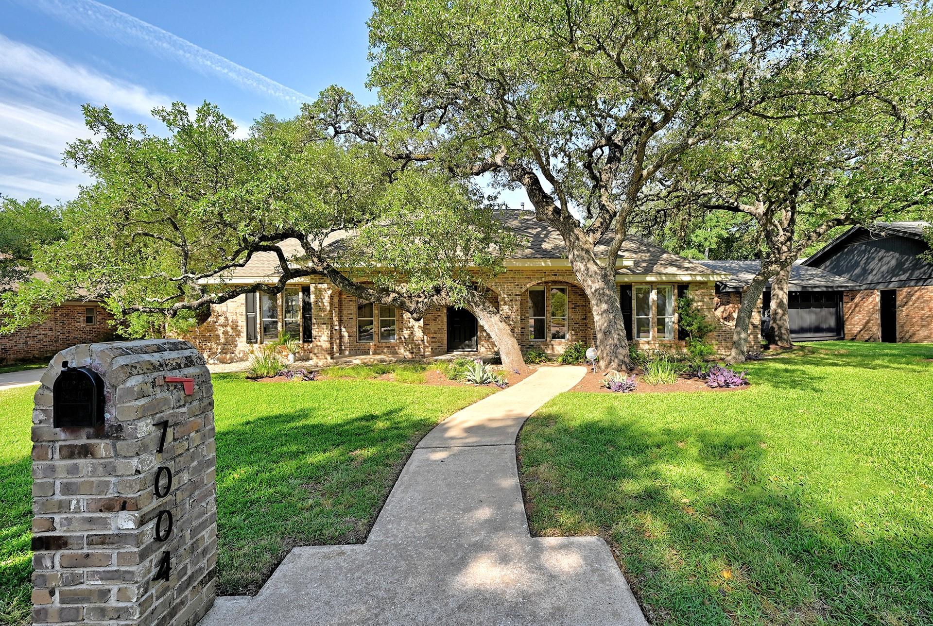 7004 Bent Oak Cir Property Photo 1