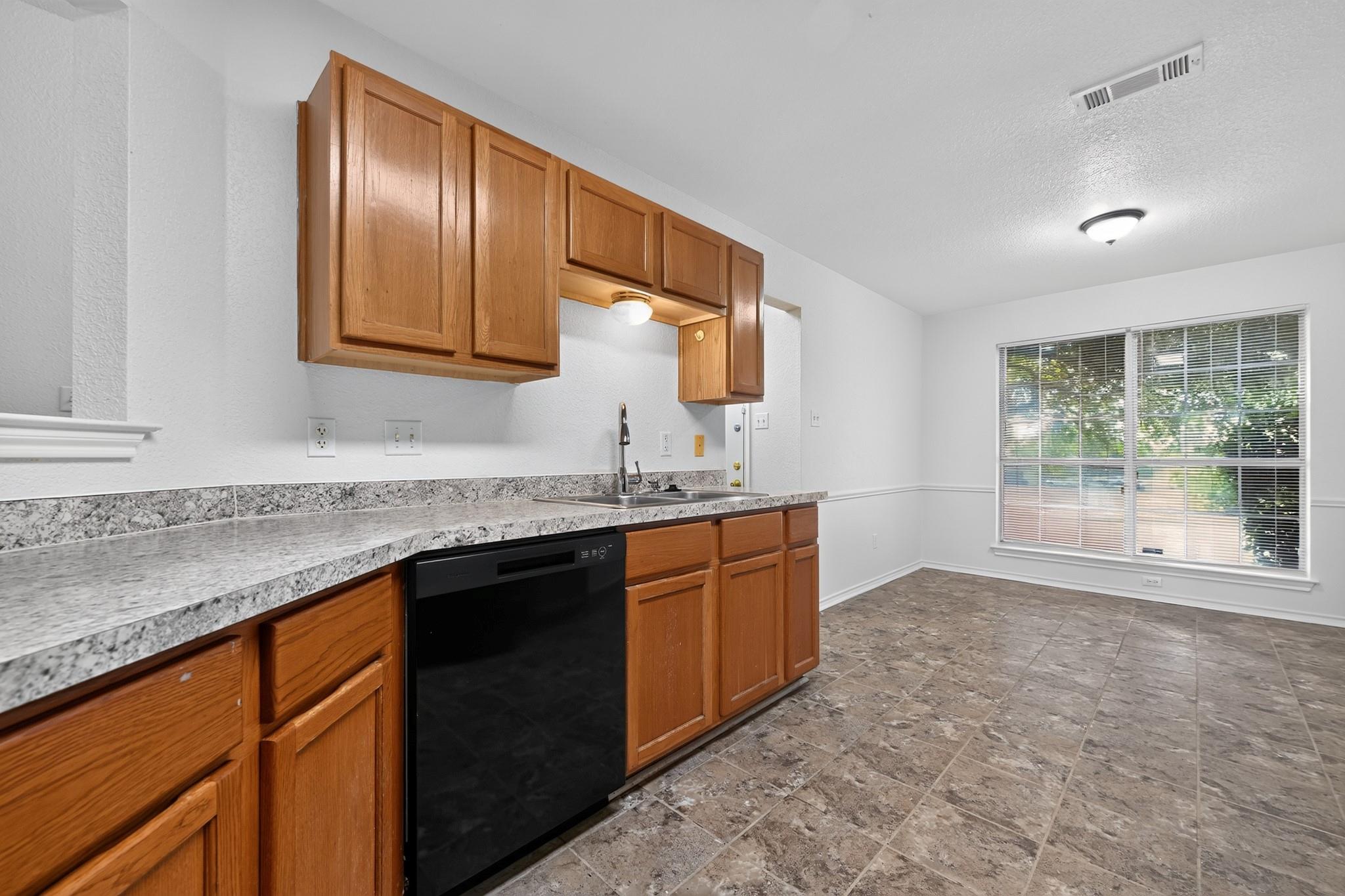 3015 O W Curry Dr Property Photo 6