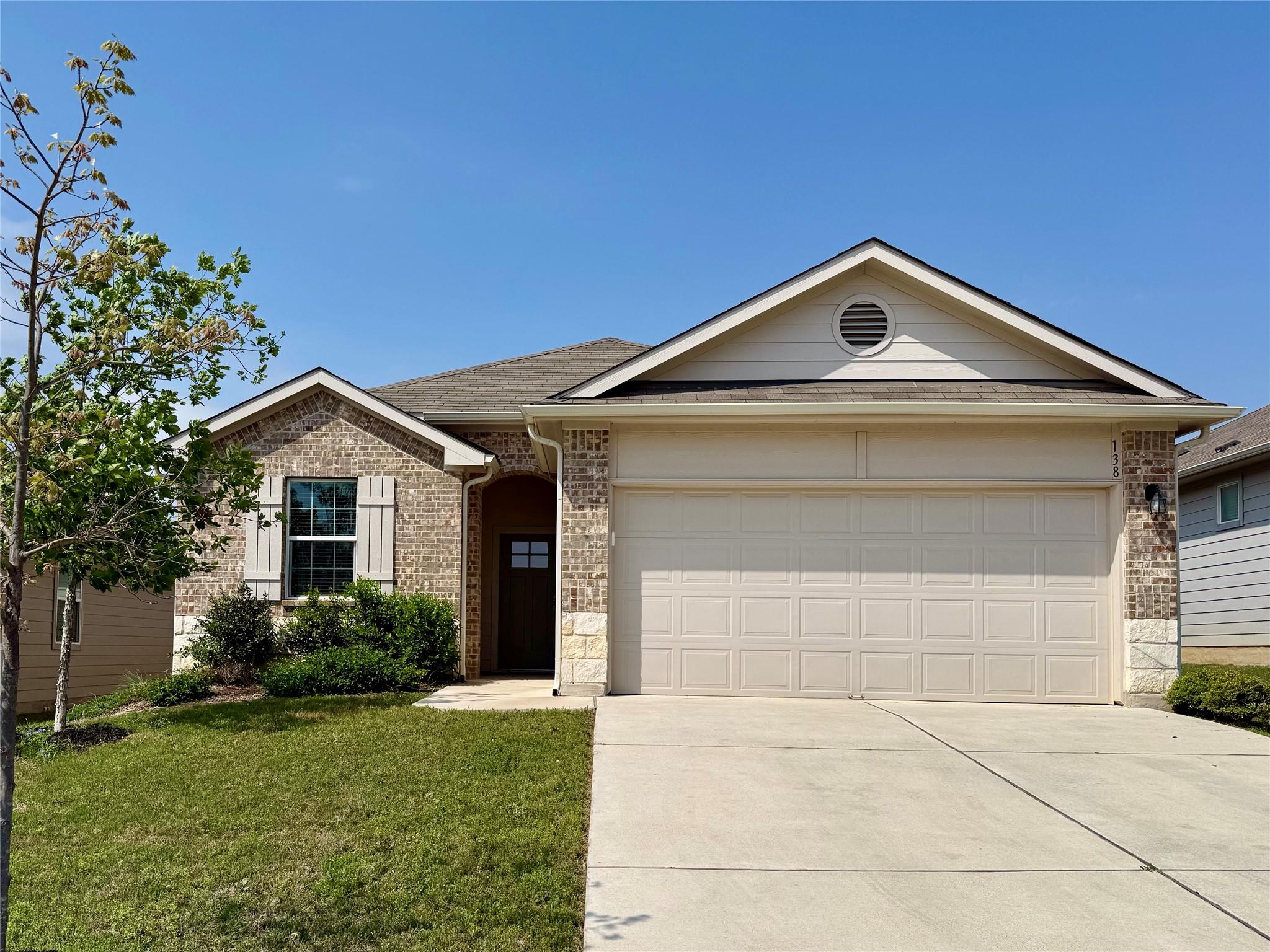 138 Jubilee Dr Property Photo 1