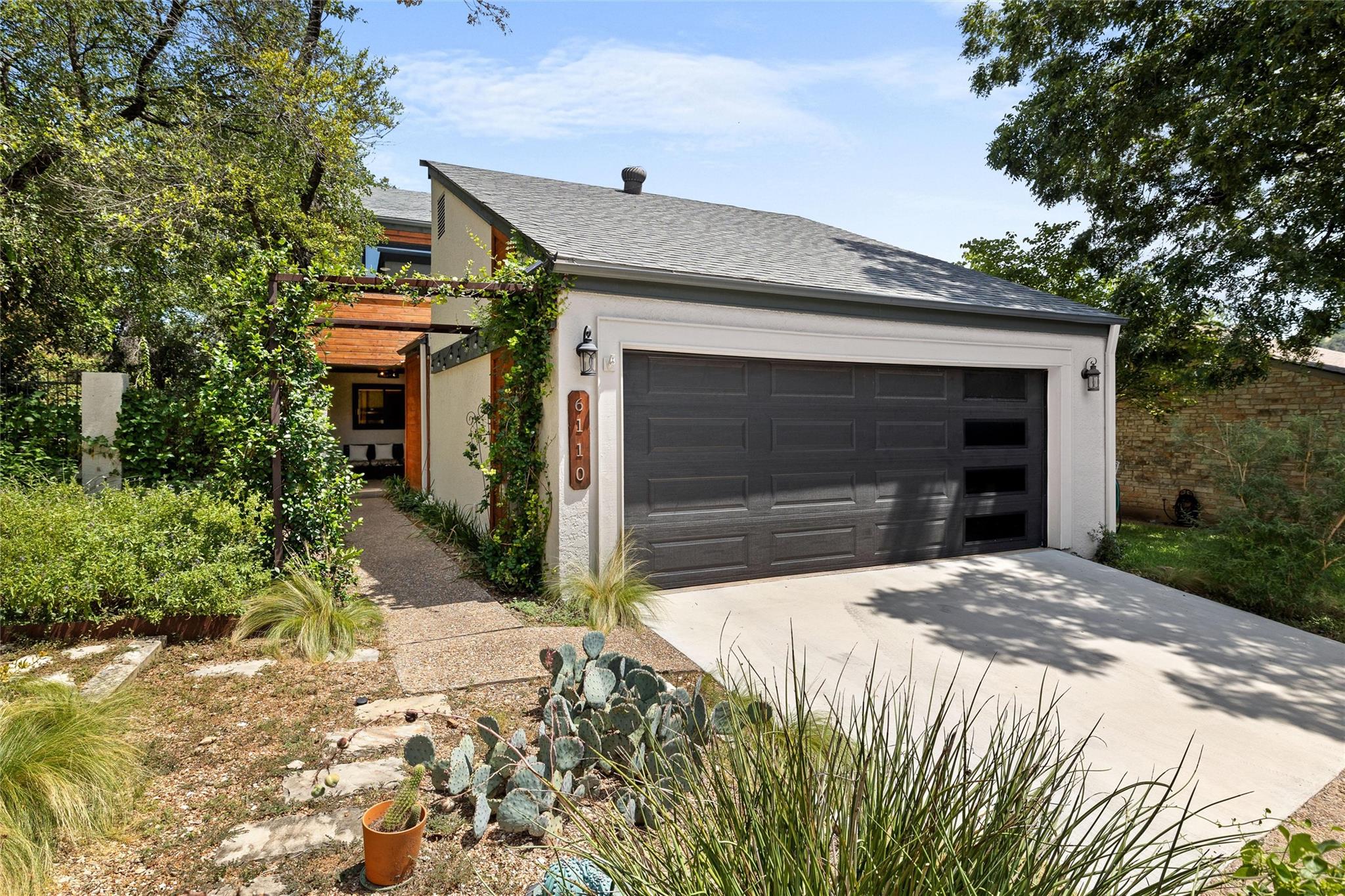 6110 Gardenridge Holw Property Photo 2
