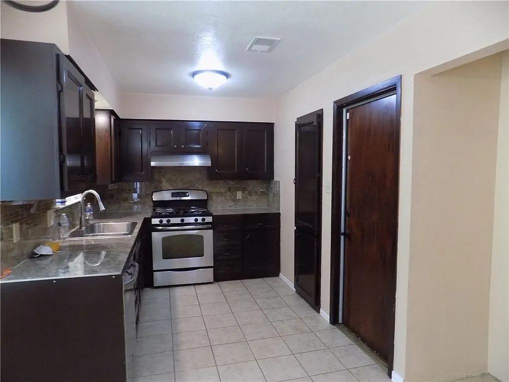 8402 Leesburg Cir Property Photo 4