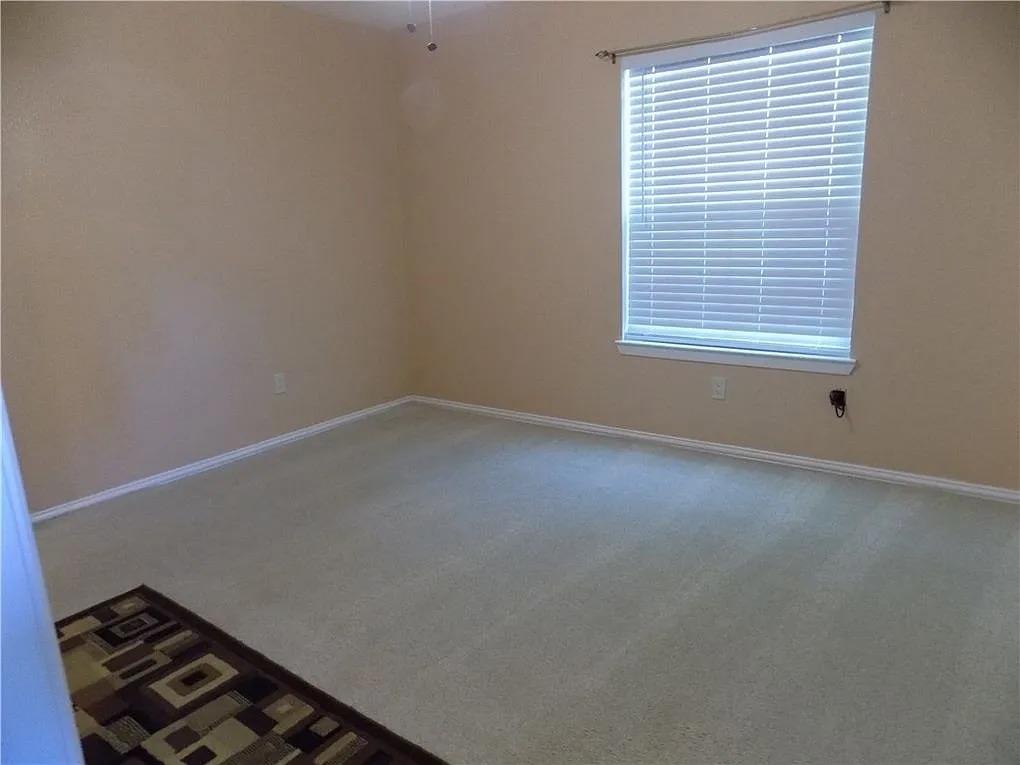 8402 Leesburg Cir Property Photo 5