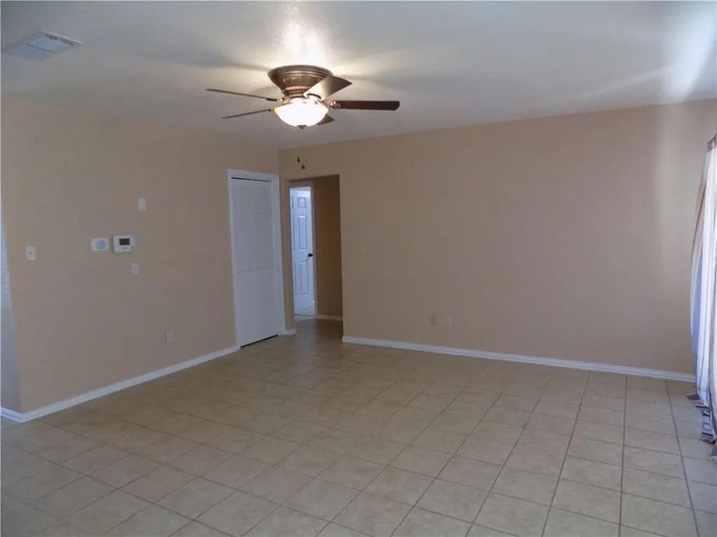 8402 Leesburg Cir Property Photo 6