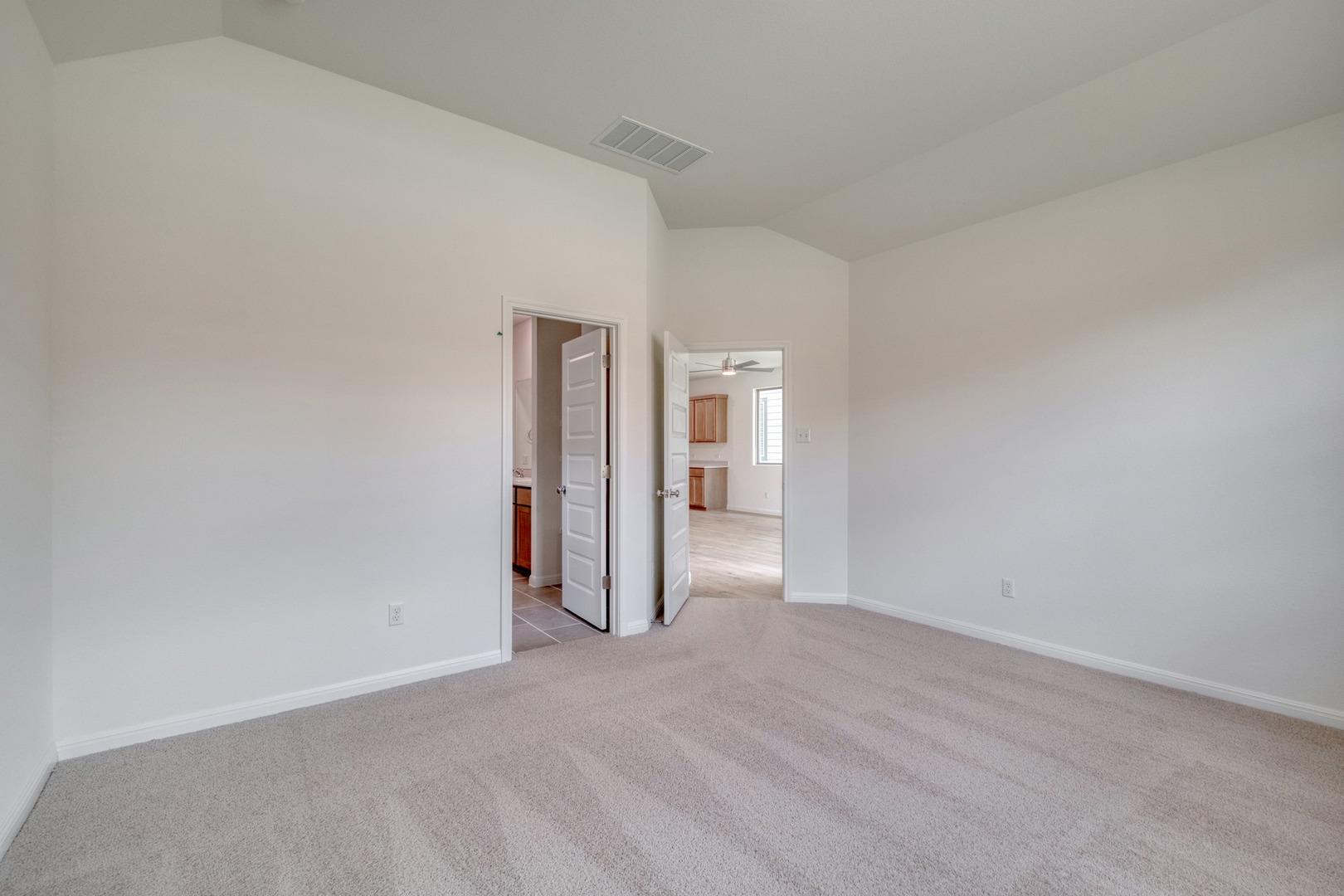 180 Hornet St Property Photo 13