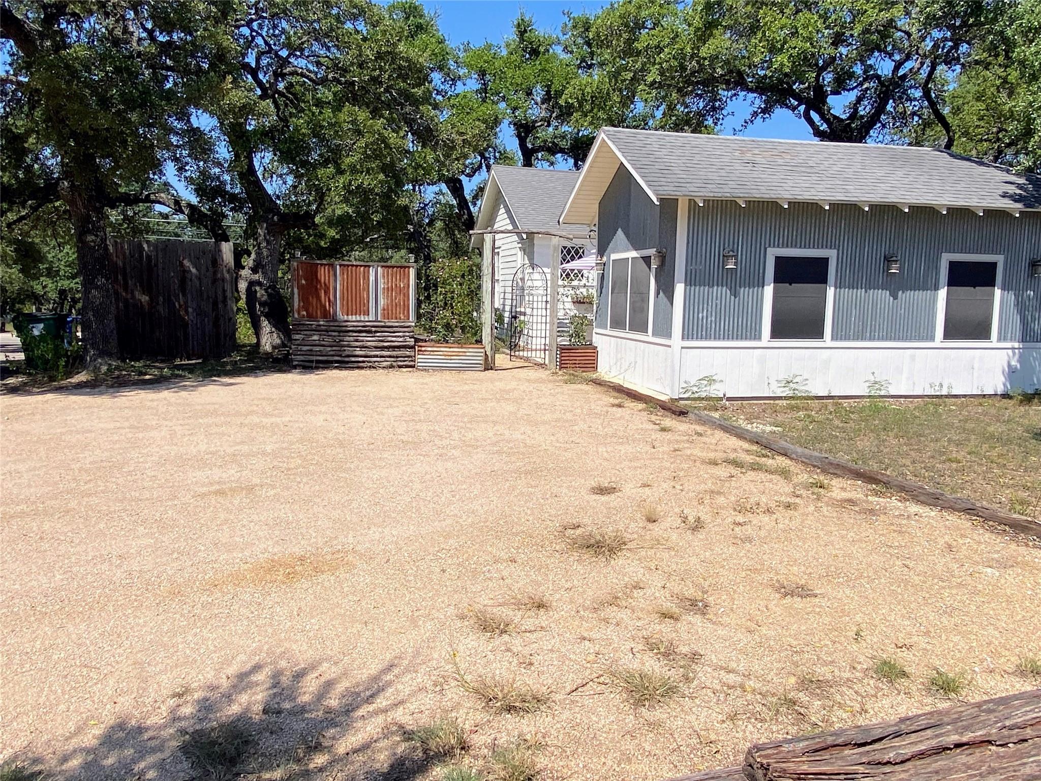 602 Old Fitzhugh Rd B Property Photo 1