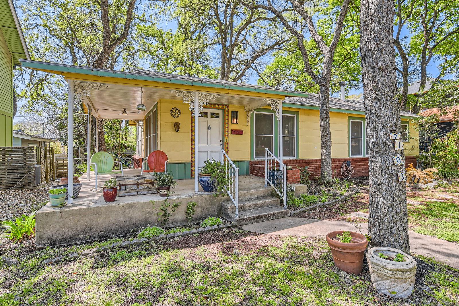 2103 De Verne St Property Photo