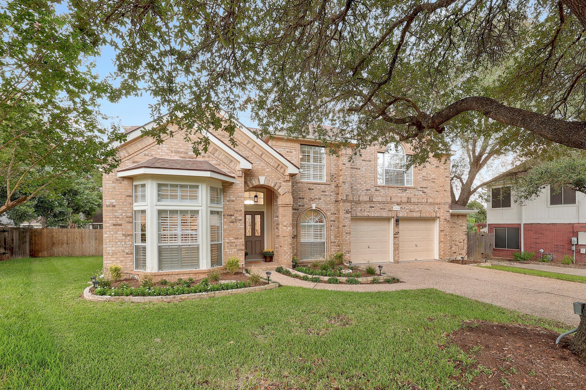 10810 Pinkney Ln Property Photo 2