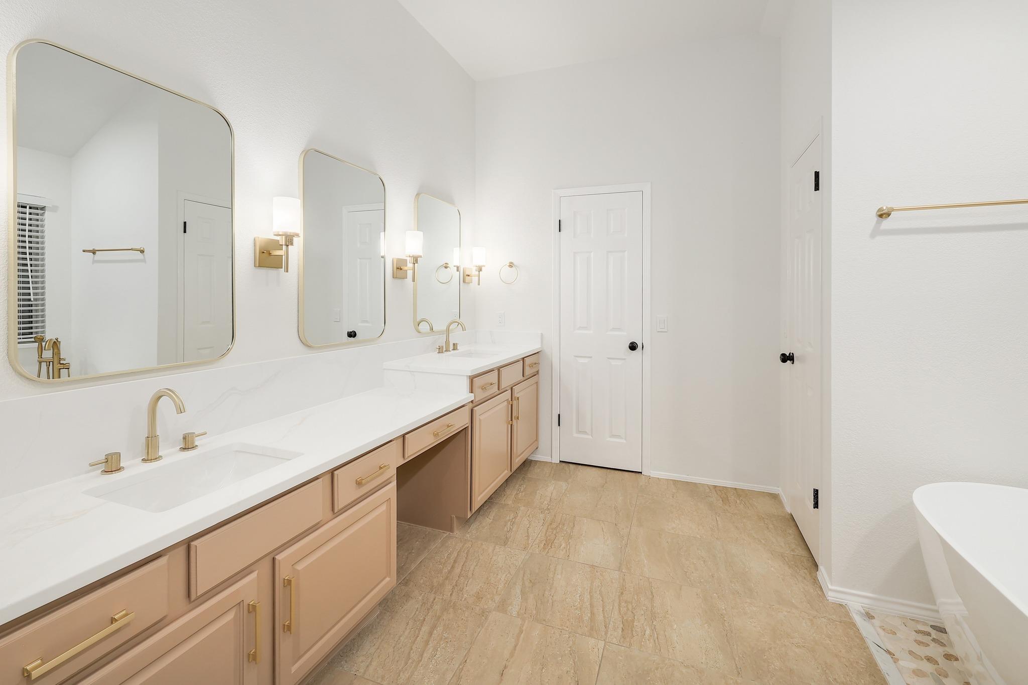 10810 Pinkney Ln Property Photo 18